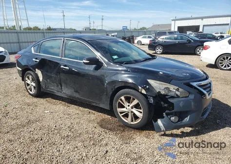 2013 Nissan Altima 2.5 z USA, uszkodzony, nr VIN 1N4AL3AP8DN412657
